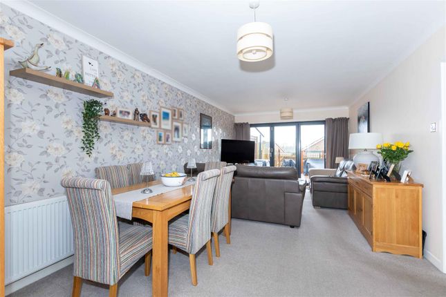 4, Tyne Close, Worthing photo 3