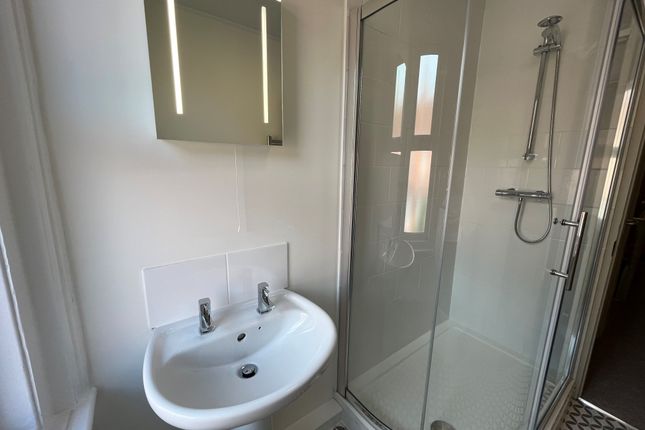 Room 5, 41, Seaton Road, Somerset photo 5