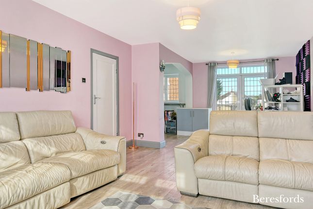 32, Athelstan Road, Romford photo 3