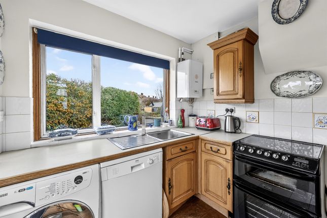 80, Wolsey Crescent, Morden photo 3