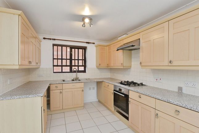 38, Clare Croft, Milton Keynes photo 4