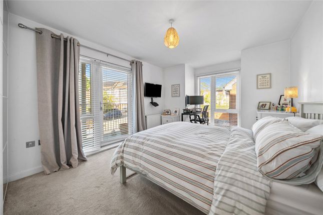 22, Howden Drive, Surrey photo 4