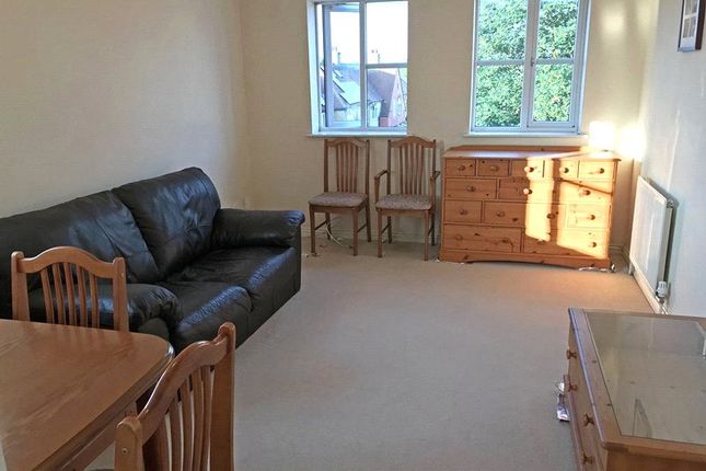 18, Pimento Court, South Ealing photo 2