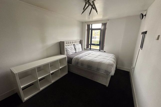 Flat to rent in Equilibrium, Lindley, Huddersfield