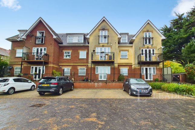 2-bed flat on The Avenue, Hampshire, £210,000