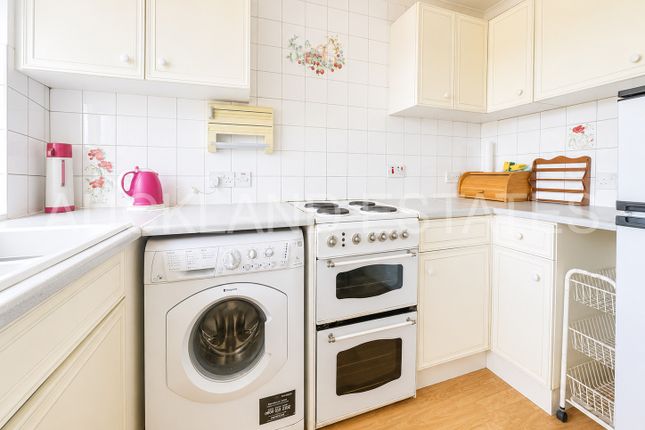 47, Blackhorse Lane, Potters Bar photo 3