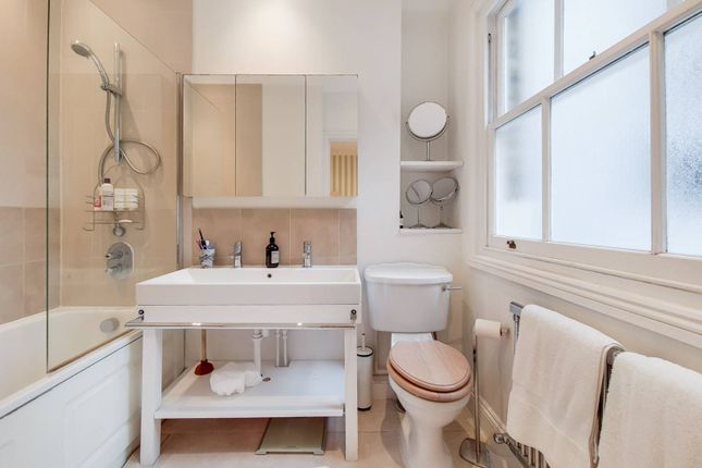 Flat for sale in St Georges Square, Pimlico, London