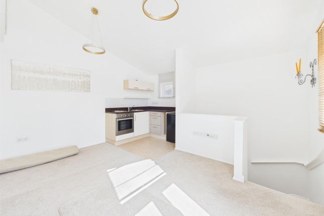 2, Mill Meadow, Bridgend photo 2