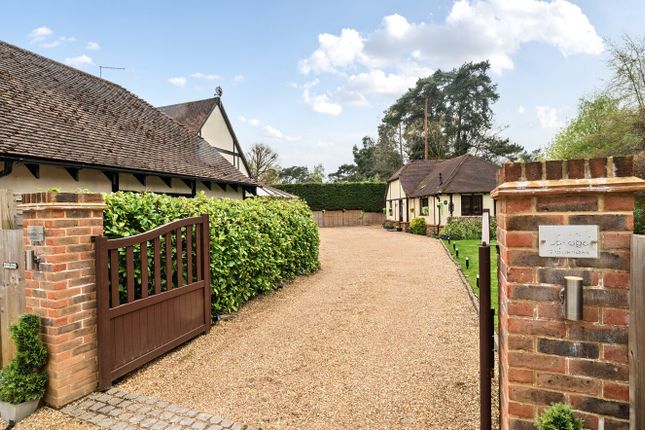 12, Youlden Drive, Surrey photo 2