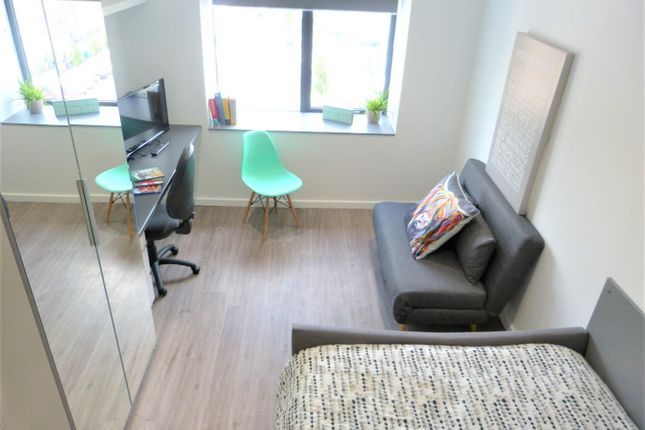 Flat to rent in Mayflower Street, Plymouth