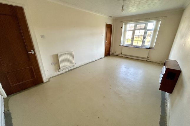 14, Sutton Grange, Somerset photo 3