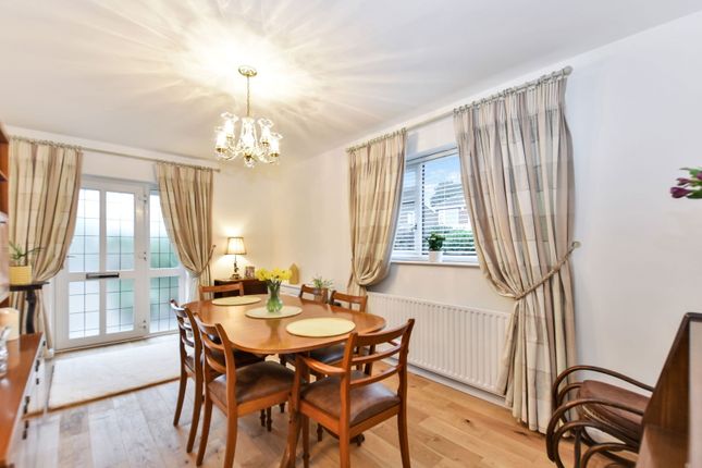 52, Parkways Grove, Leeds photo 3