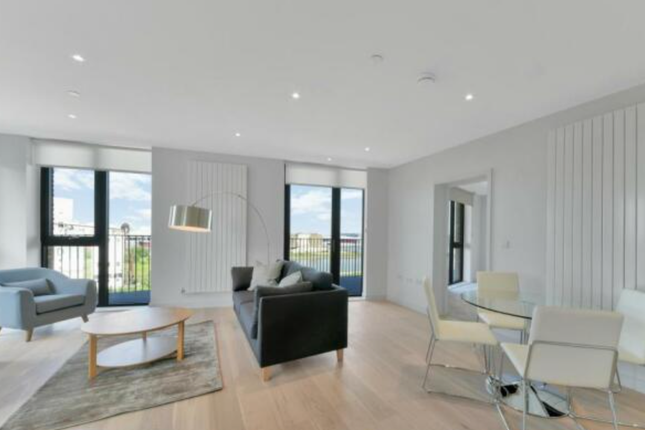 Flat for sale in Starboard Way, London