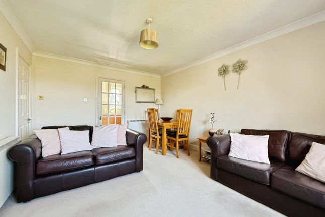 36 Spinners House, Wesley Court, Stroud photo 4