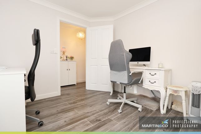 30, Lewis Crescent, Old St Mellons, Cardiff photo 4