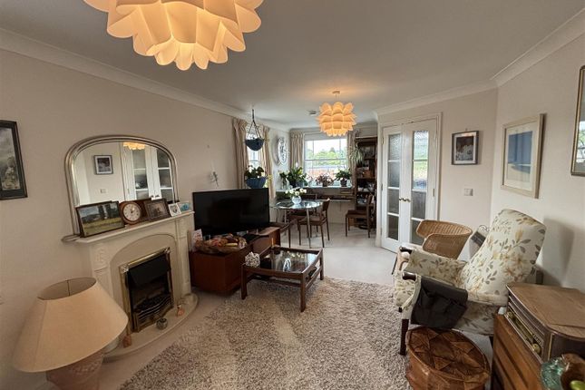35, Sudweeks Court, Devizes photo 3