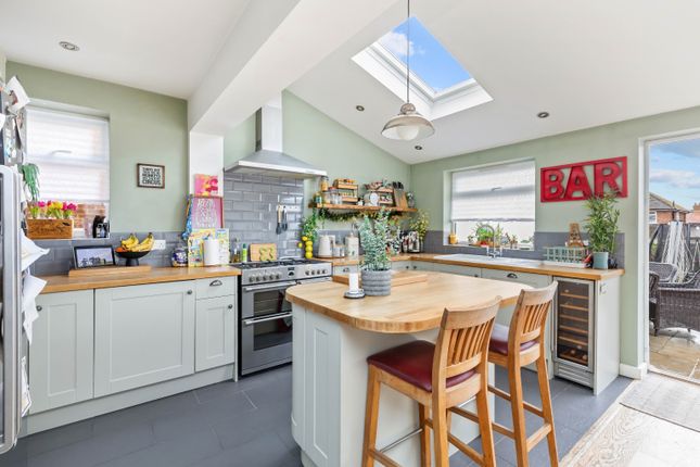 28 Downland Avenue, Southwick, West Sussex photo 3