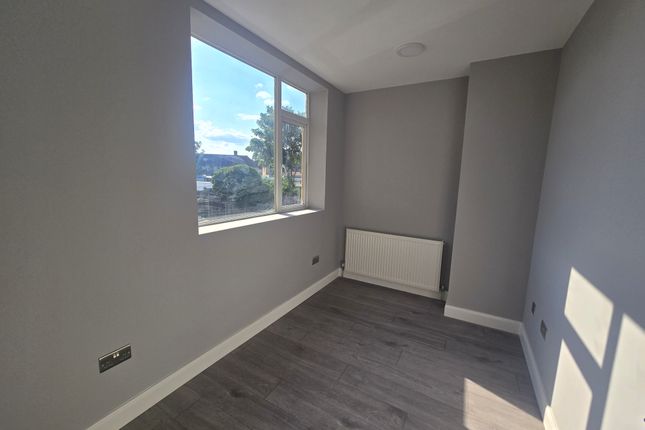 3A , Weylond Road, Dagenham photo 4