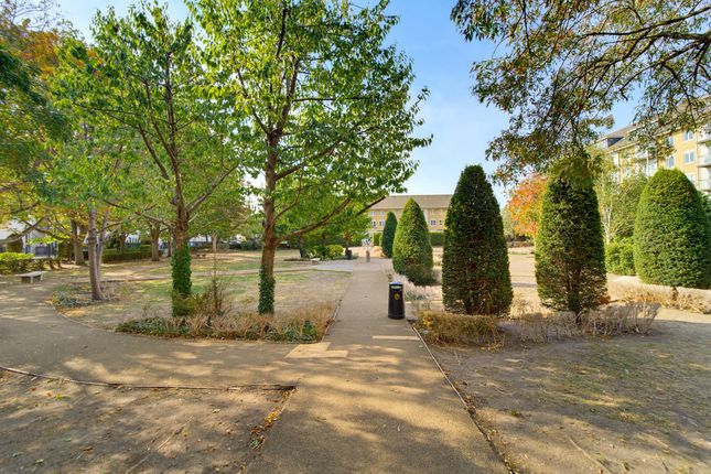 Park Lodge Avenue, West Drayton photo 3