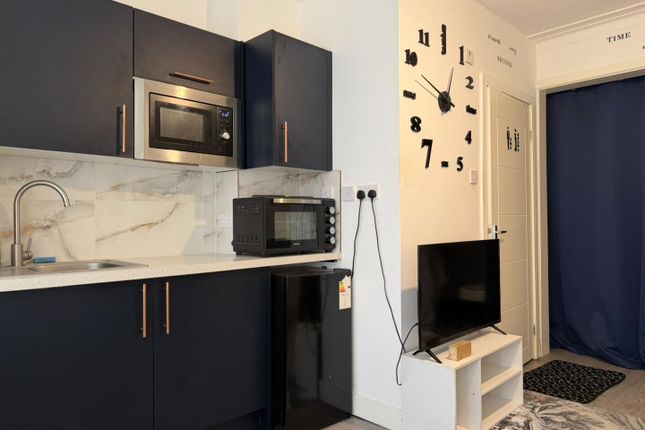 Flat 1, 11 Quantock Gardens, London photo 2