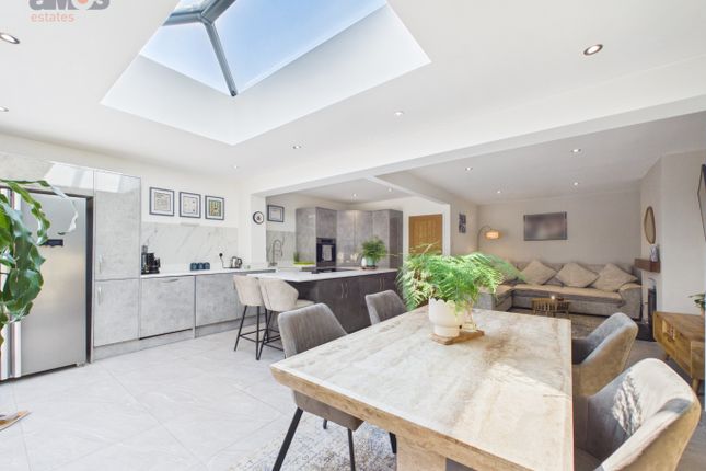 7 Broomfield, Hadleigh, Essex photo 2