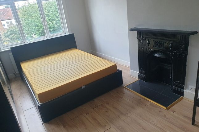 Terraced house to rent in Lyndhurst Road, Wood Green, London