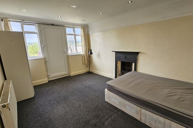 Windermere Avenue, Wembley photo 2