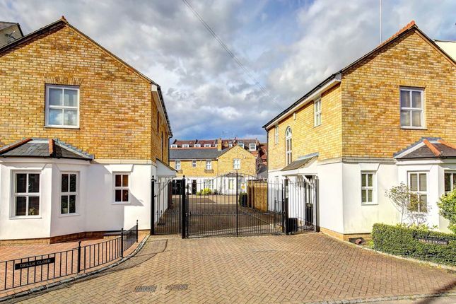 Property to rent in Dells Close, Teddington