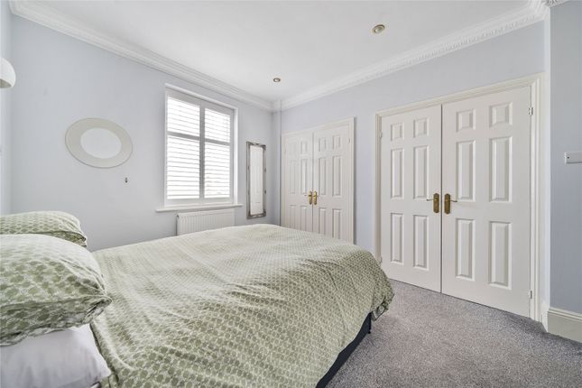 Flat for sale in Long Ditton, Surbiton