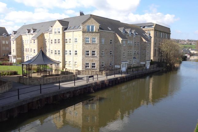 Thumbnail Flat for sale in Waters Walk, Bradford, West Yorkshire