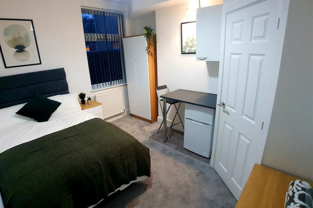 Room to rent in Himley Road, Dudley