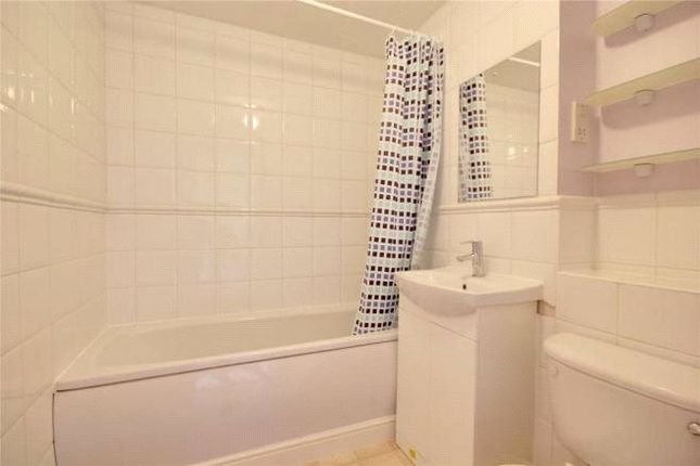 34, Nightingale Shott, Surrey photo 5