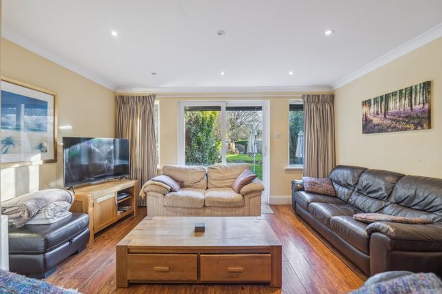 14, The Poynings, Iver photo 3