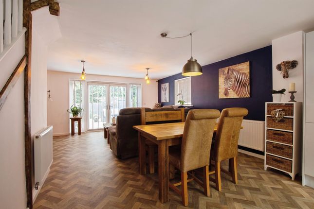 24, Meadow Bank, Alfreton photo 3