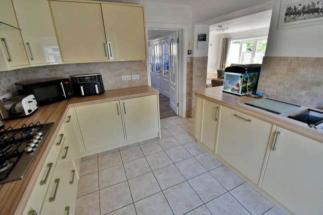 4, Elm Tree Walk, Ferndown photo 4