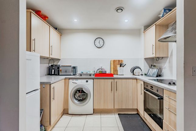 Flat 33, Woodfield Lodge, Woodfield Road, Crawley photo 3