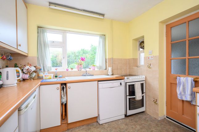 61, York Gardens, Walton On Thames photo 4