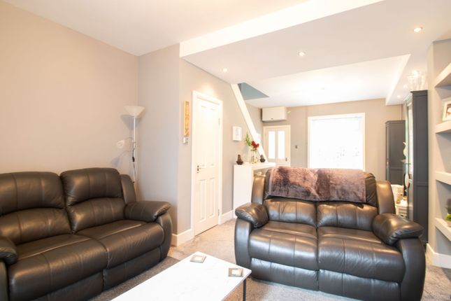 31 Main Road, Hengoed photo 5