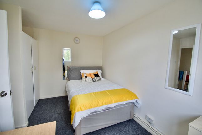 Room to rent in Shoot Up Hill, London