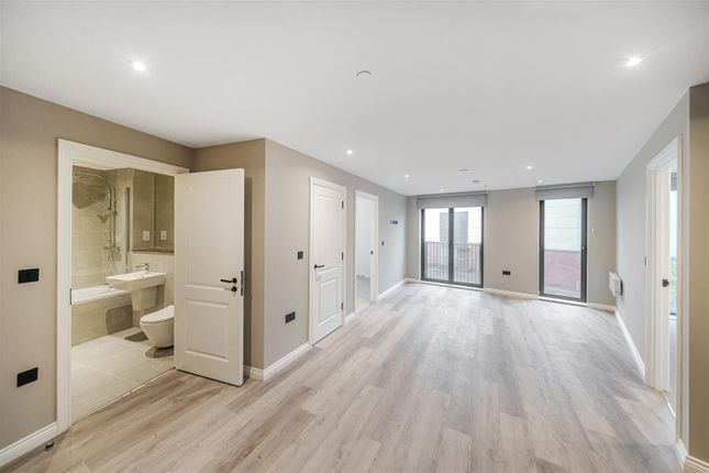 Flat 13, Springwell Gardens, Whitehall Road, Leeds photo 3