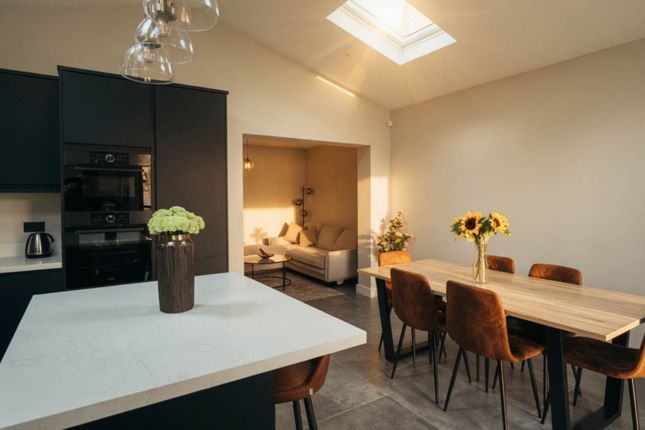 82, Sturgess Avenue, London photo 4