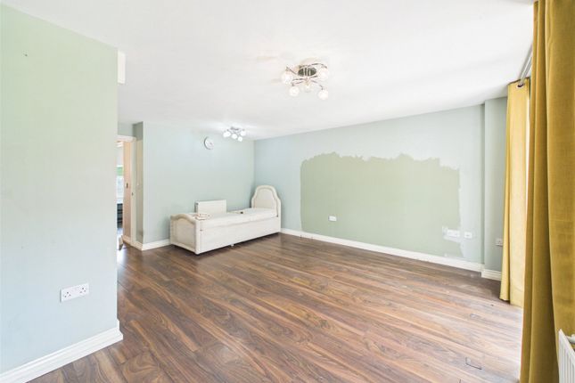 109, Woodvale Kingsway, Gloucester photo 3