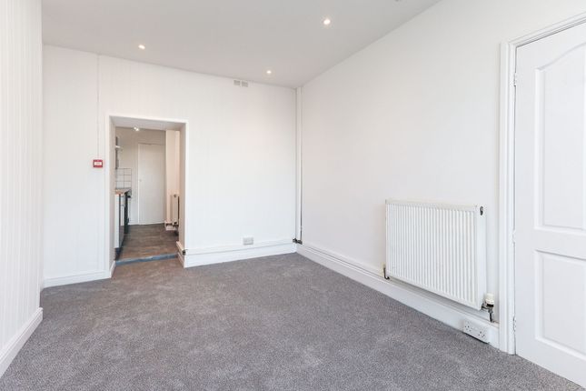 Flat 1, 4 Golf Terrace, Newquay photo 3
