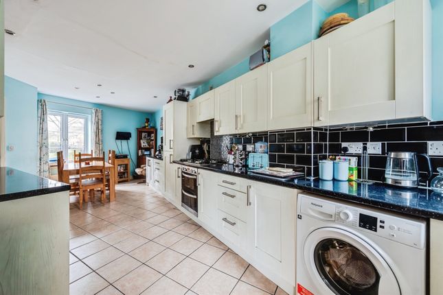 14, Elmhurst Way, CARTERTON photo 4