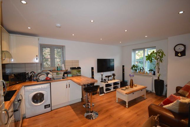 Flat to rent in Tollgate Road, Beckton