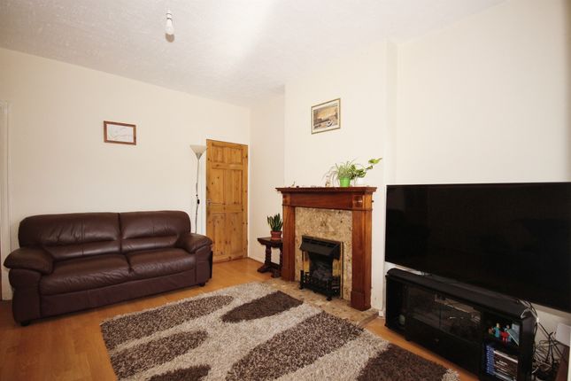 Terraced house for sale in Poplar Grove, Rugby
