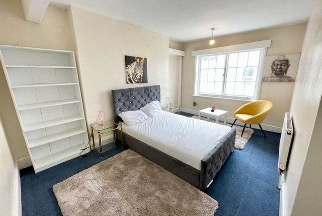 Flat to rent in Gloucester Place, Brighton