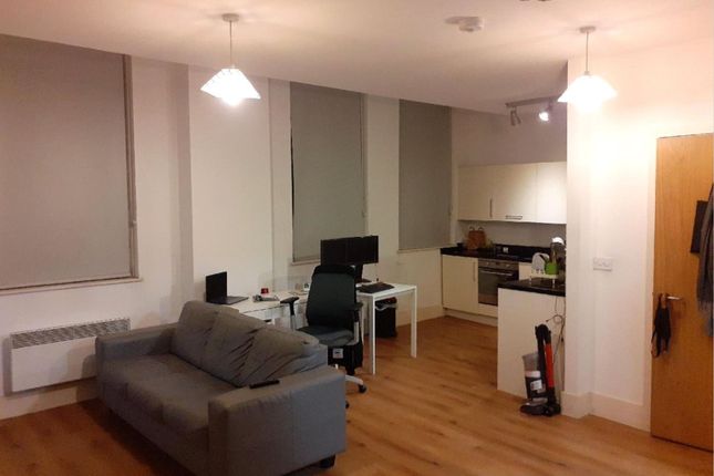 Studio flat on Apt 86, Town Hall Bexley Square, Salford, £1,025/mo