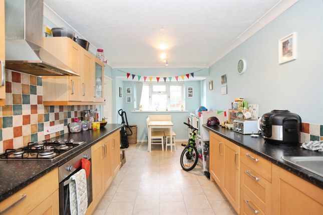 22, Ravensbrook, Cardiff photo 4