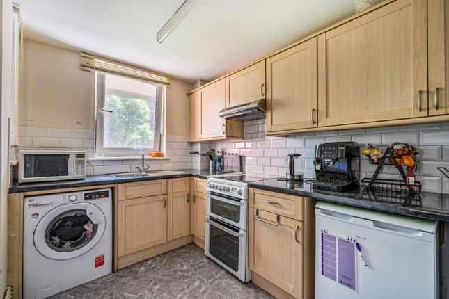 60, Langdale Close, London photo 3